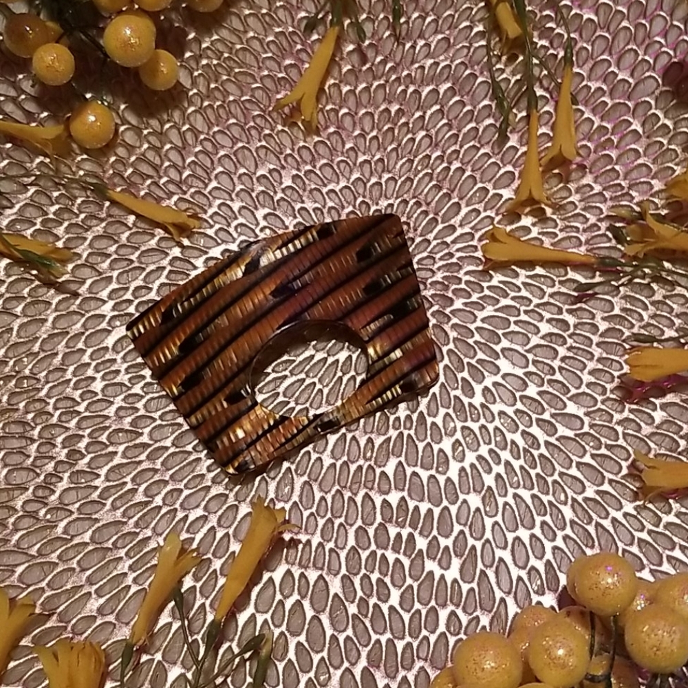 NWOT / Unique Hair Barrette /Ponytail "Pull thru"